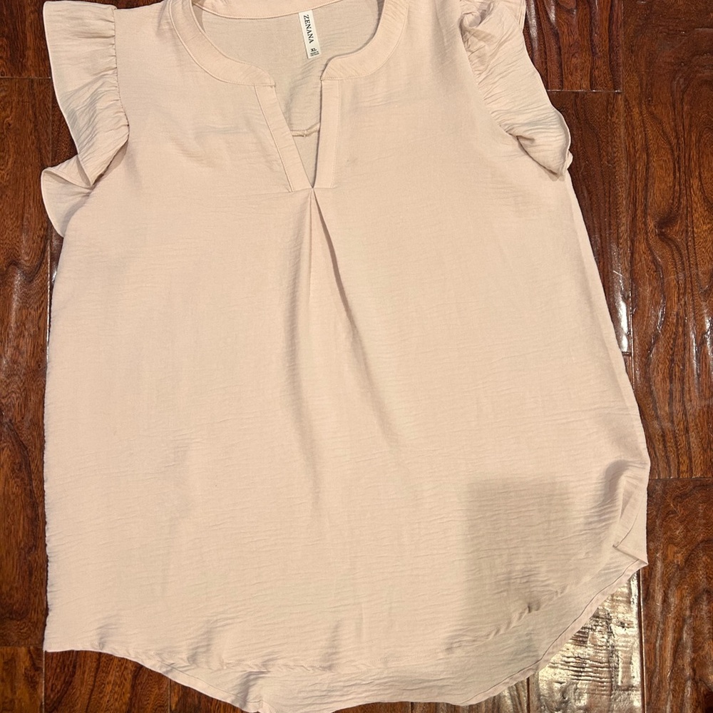 XL Zenana chic V neck girly Ruffle Sleeve Blouse. Casual/office wear like new - Picture 3 of 3